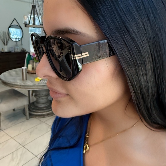 Marc Jacobs Chic Black Sunglasses with gold accent. Classic style. - Picture 2 of 10